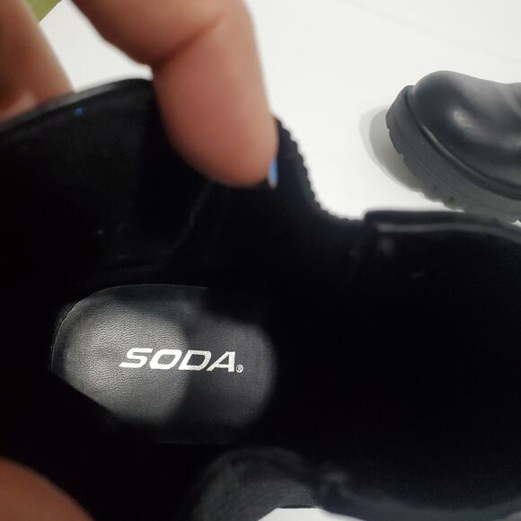 Soda Pilot-S Black Lug Sole Chelsea Ankle Boot Size 10 - Picture 5 of 14